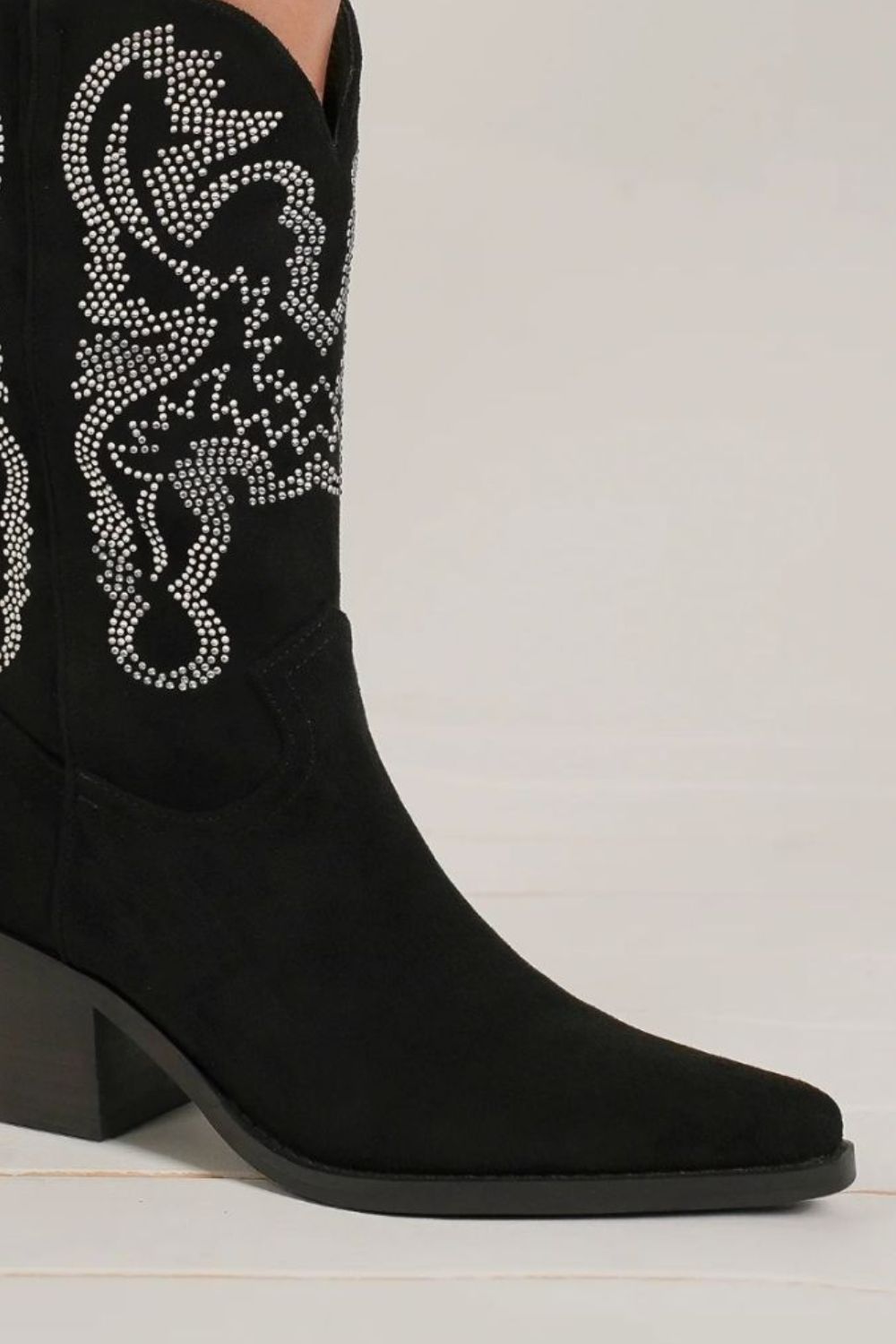 Beast Fashion Rhinestone Detail Point Toe Boots